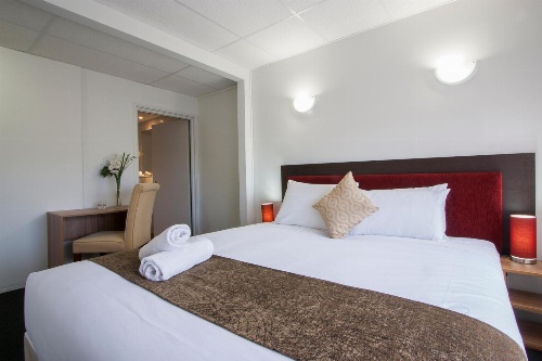 Ascotia Off Queen image 1