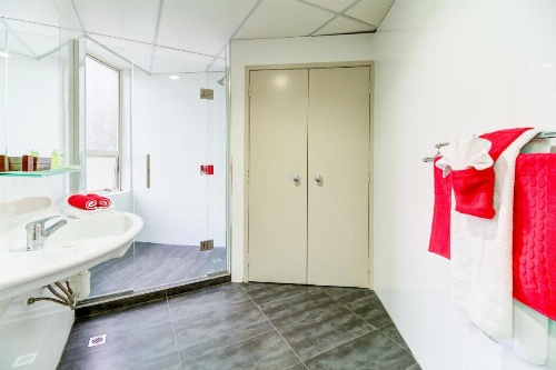 Ascotia Off Queen image 17