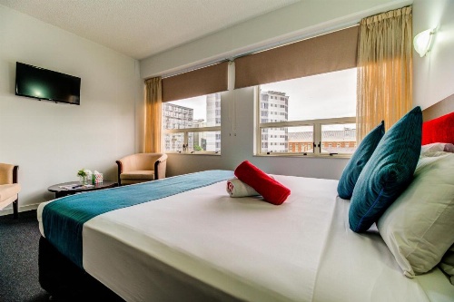 Ascotia Off Queen image 25