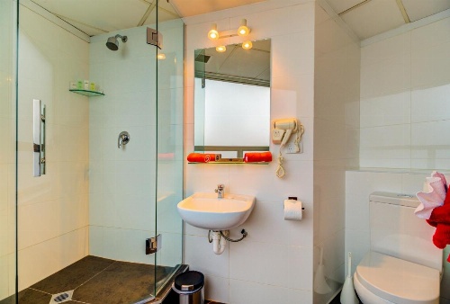 Ascotia Off Queen image 42