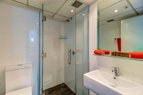 Ascotia Off Queen image 47