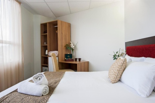 Ascotia Off Queen image 8